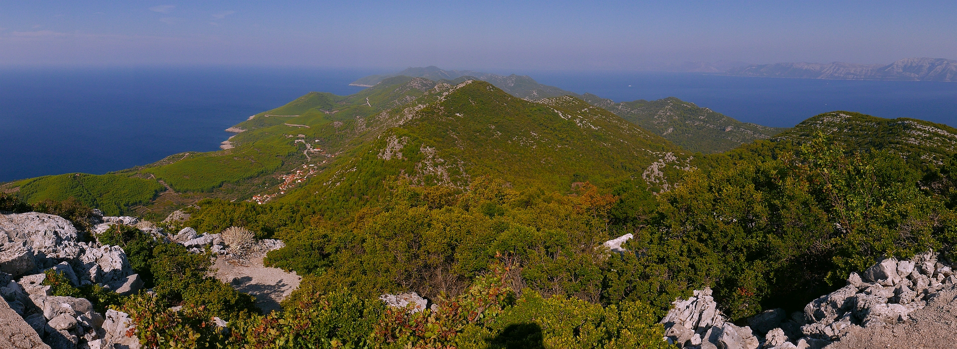 Pogled z Velikega grada na obe strani otoka