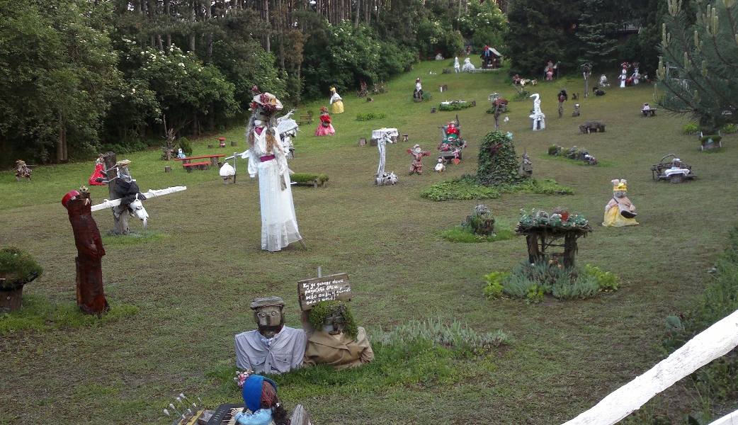 Deliblatska puščava – skulpture na travniku